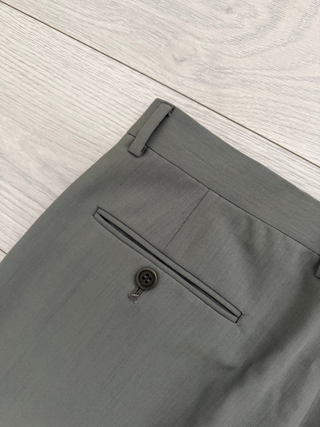 Giorgio Armani 1980s Peaked Lapel Double Breasted Double-Pleated Wool Suit Taupe Green - Size M Jacket / 32" Waist