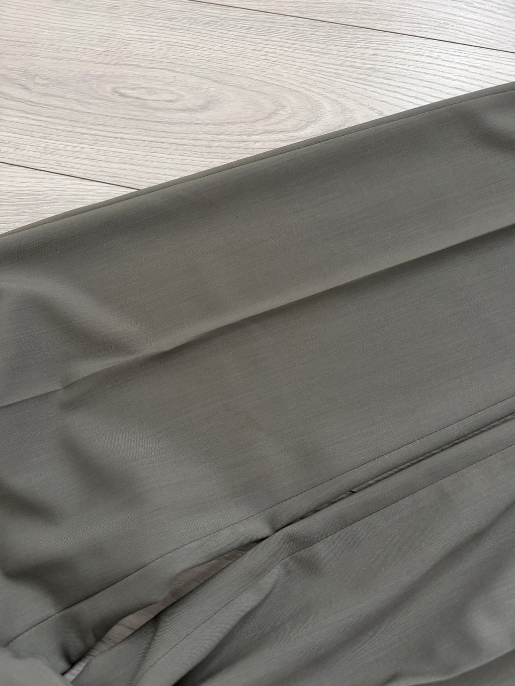 Giorgio Armani 1980s Peaked Lapel Double Breasted Double-Pleated Wool Suit Taupe Green - Size M Jacket / 32" Waist
