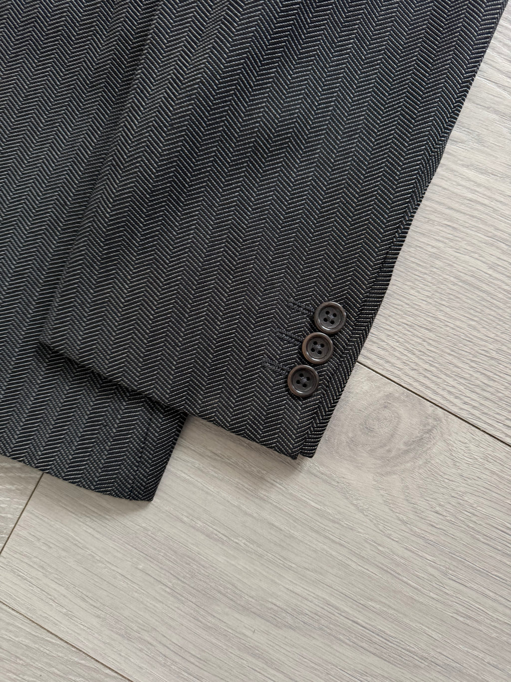 Armani 1990s Wool Silk 2B Grey Herringbone 3 Piece Suit - Size M Jacket / 32" Waist