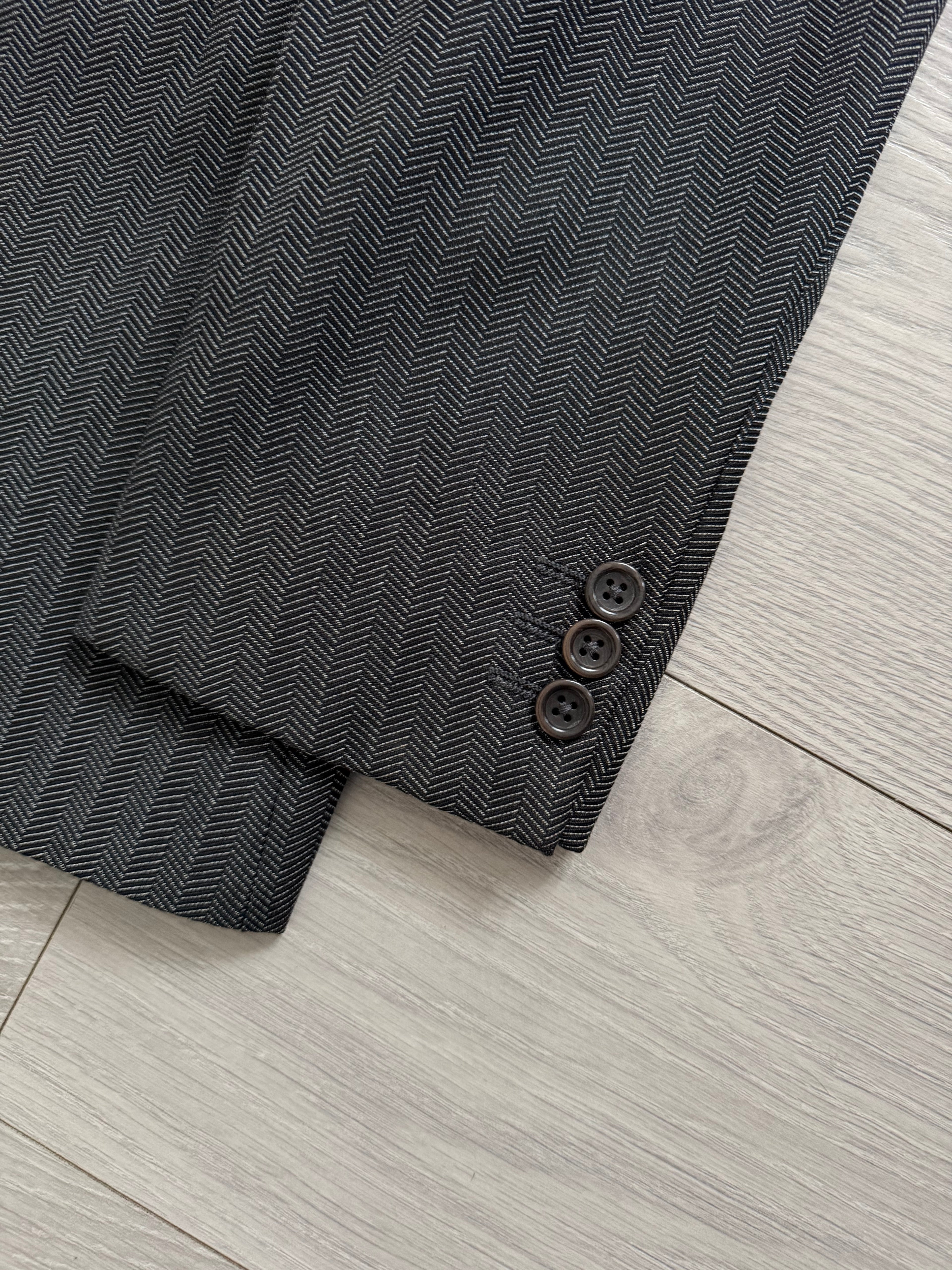 Armani 1990s Wool Silk 2B Grey Herringbone 3 Piece Suit - Size M Jacket / 32" Waist