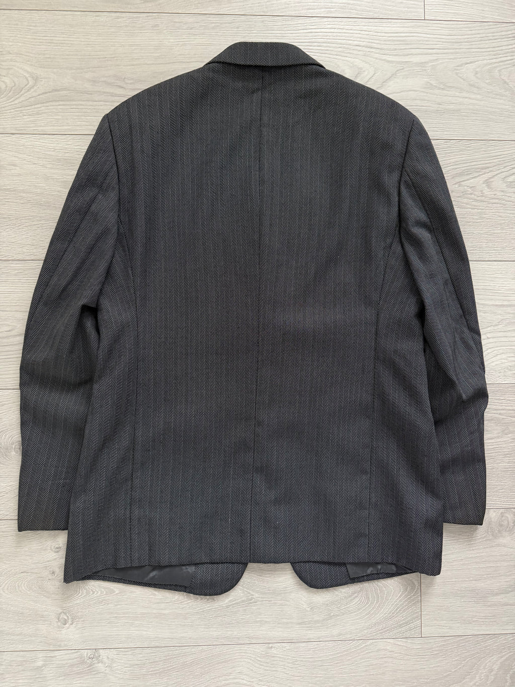 Armani 1990s Wool Silk 2B Grey Herringbone 3 Piece Suit - Size M Jacket / 32" Waist