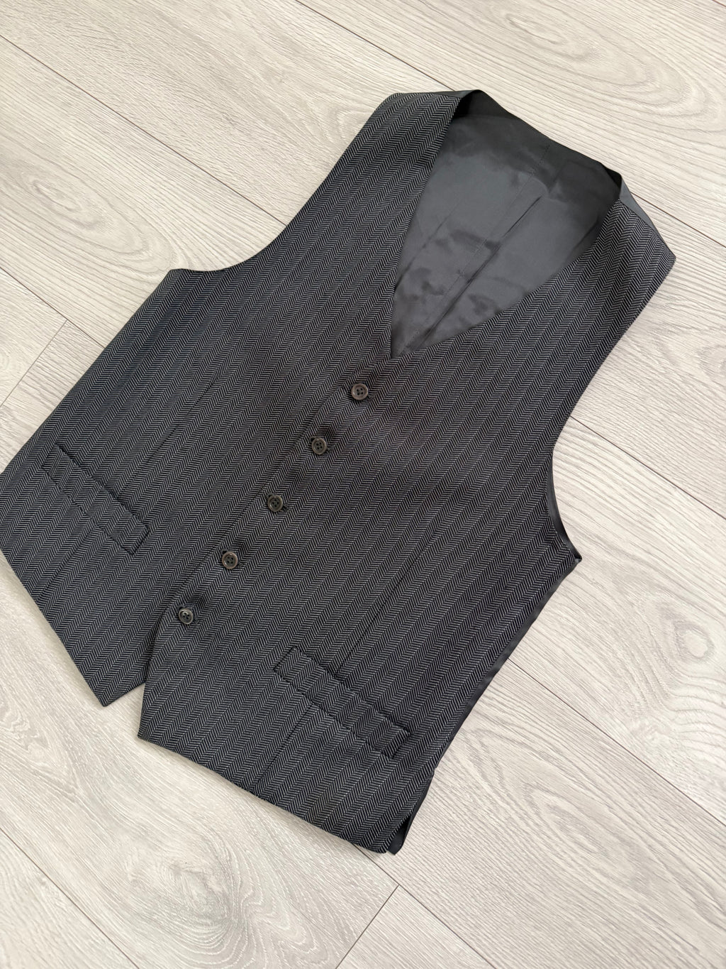 Armani 1990s Wool Silk 2B Grey Herringbone 3 Piece Suit - Size M Jacket / 32" Waist