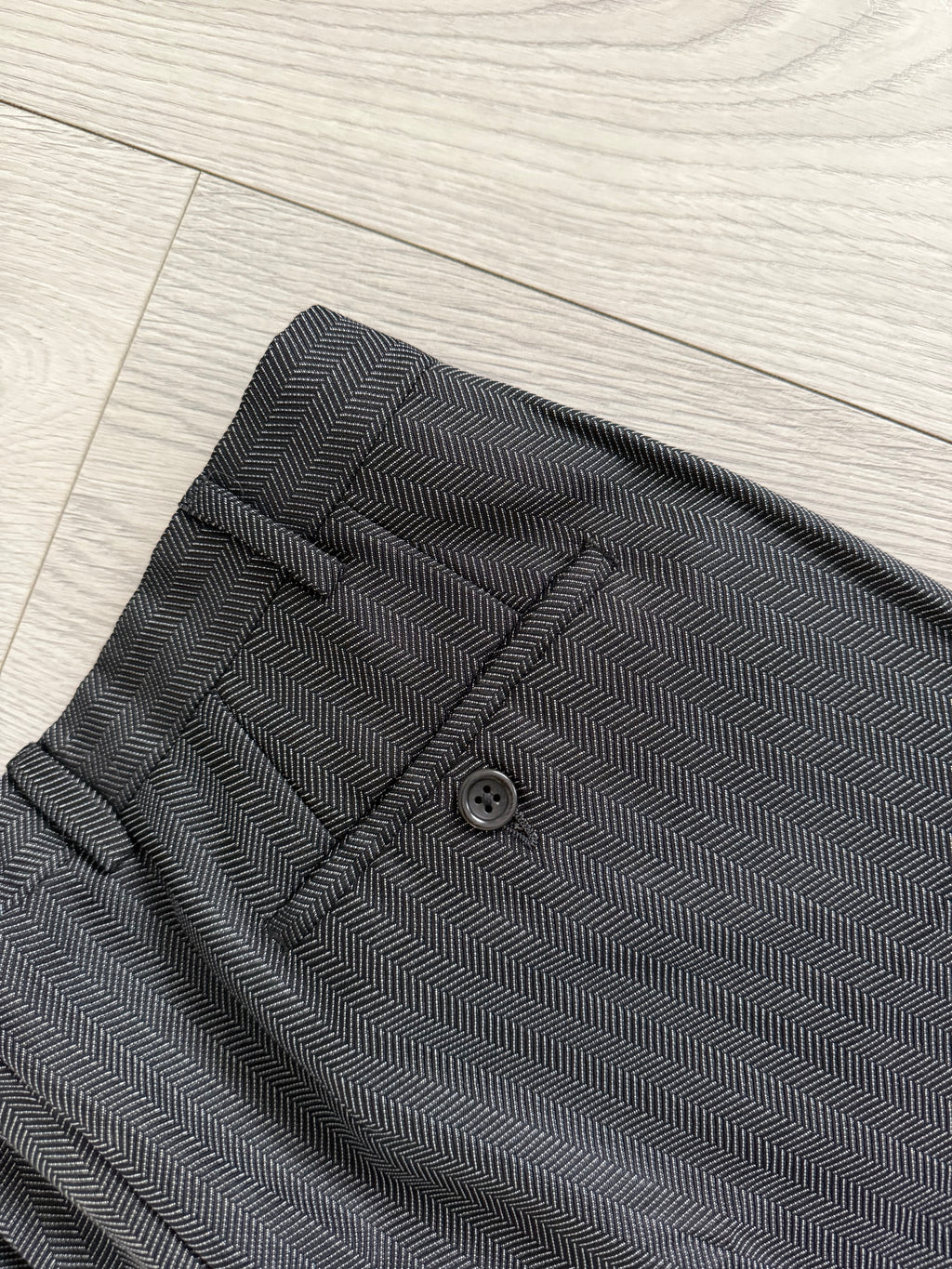 Armani 1990s Wool Silk 2B Grey Herringbone 3 Piece Suit - Size M Jacket / 32" Waist