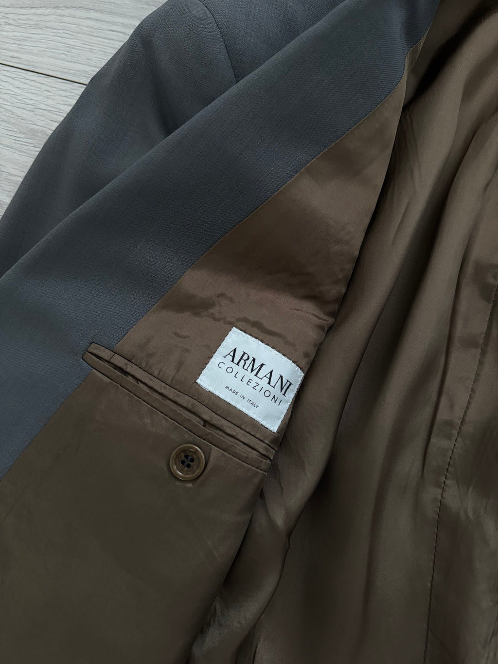 Armani 1990s Wool 2B Taupe Green Wool Pleated Suit - Size L Jacket / 34" Waist
