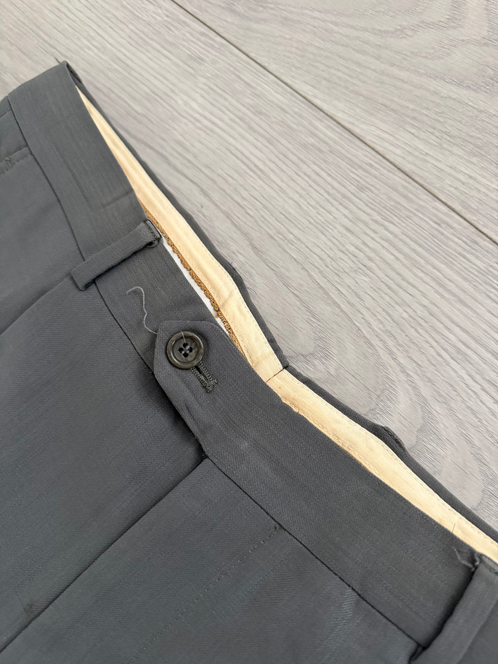 Armani 1990s Wool 2B Taupe Green Wool Pleated Suit - Size L Jacket / 34" Waist