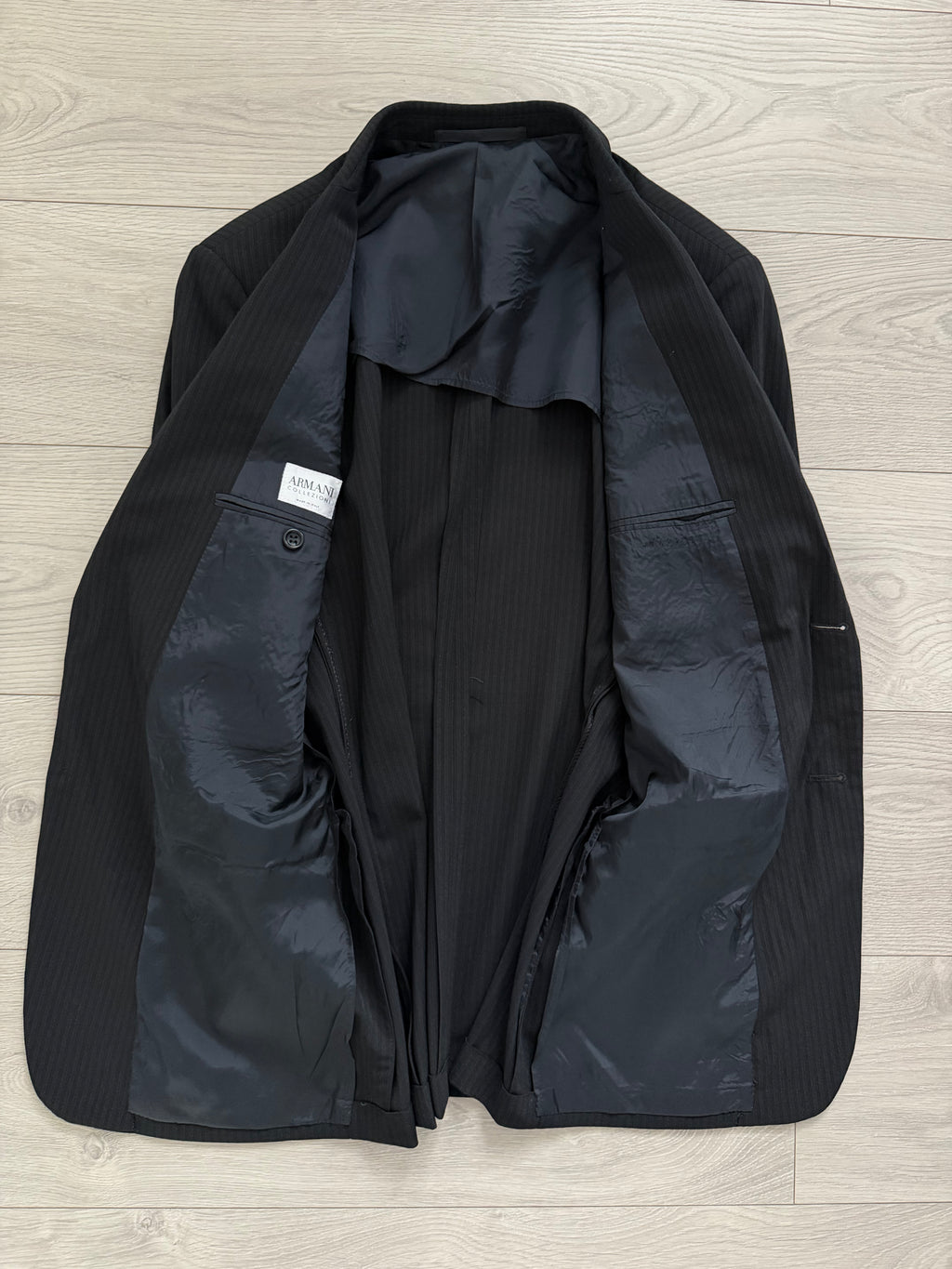 Armani 1990s Wool 2B Black Lightweight Draped Wool Pleated Suit - Size M Jacket / 32" Waist