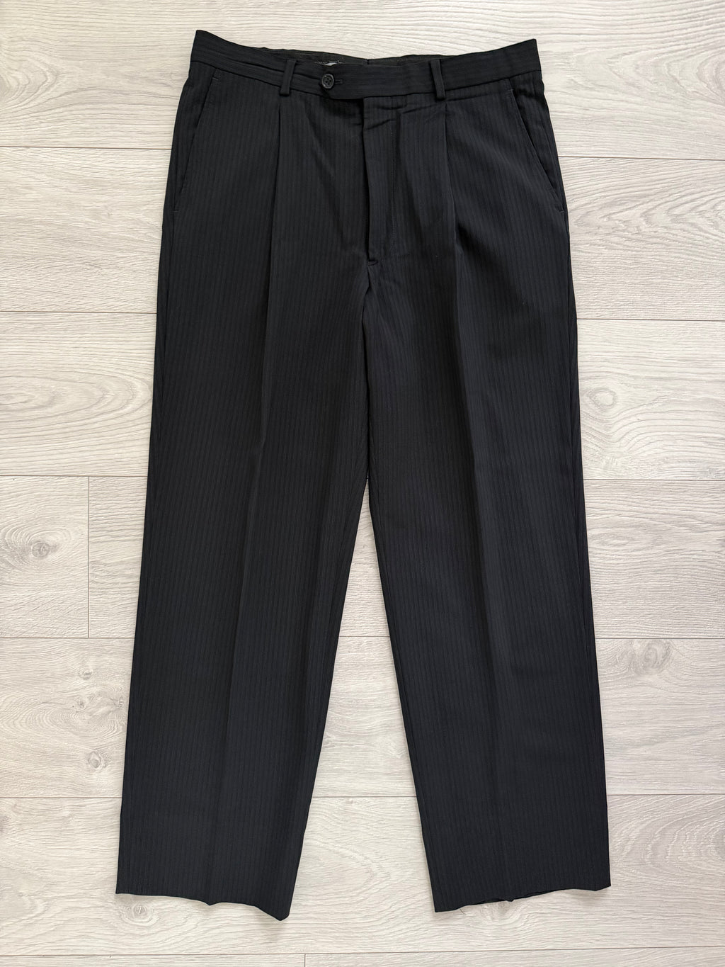 Armani 1990s Wool 2B Black Lightweight Draped Wool Pleated Suit - Size M Jacket / 32" Waist