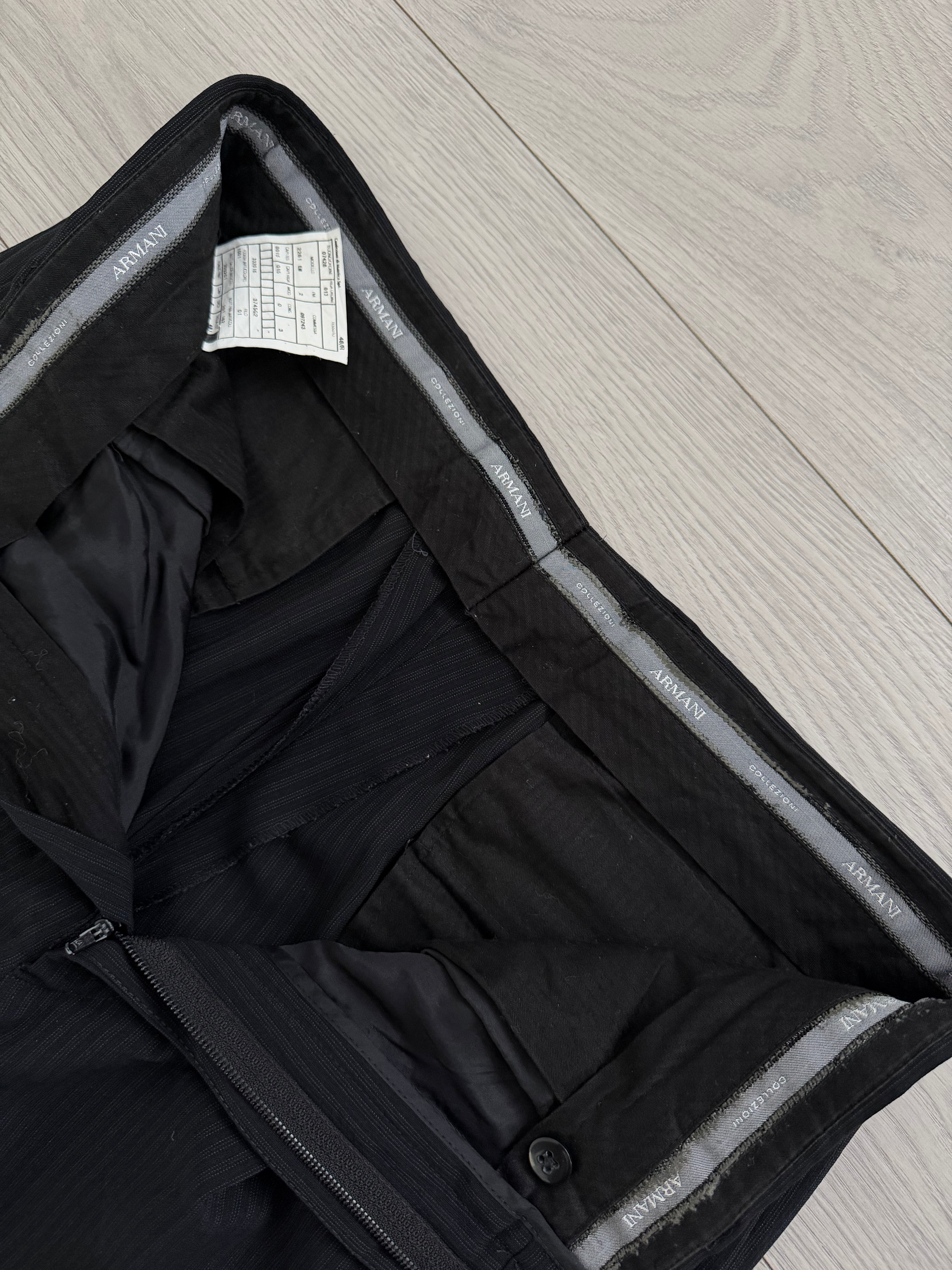 Armani 1990s Wool 2B Black Lightweight Draped Wool Pleated Suit - Size M Jacket / 32" Waist