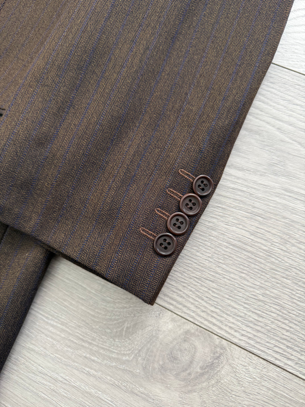 Valentino 1980s Peaked Lapel Double Breasted Pleated Brown Wool Suit - Size L Jacket / 34" Waist