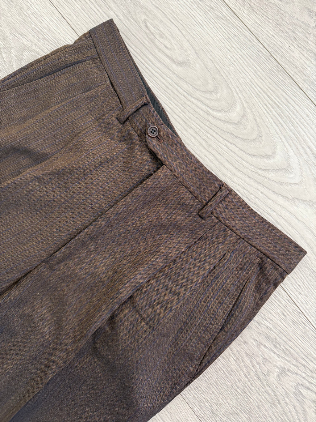 Valentino 1980s Peaked Lapel Double Breasted Pleated Brown Wool Suit - Size L Jacket / 34" Waist