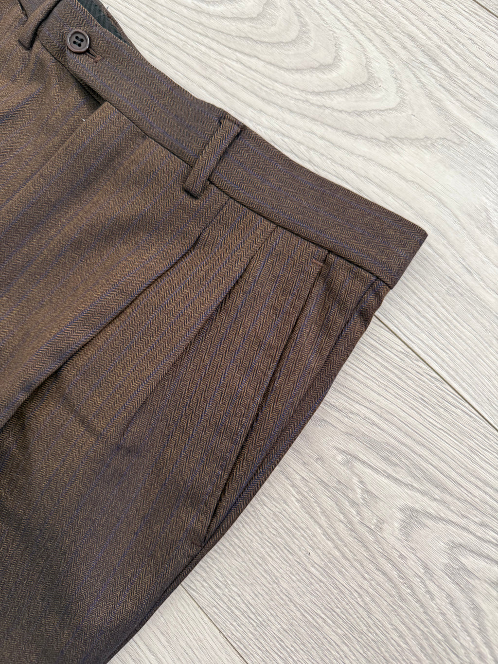 Valentino 1980s Peaked Lapel Double Breasted Pleated Brown Wool Suit - Size L Jacket / 34" Waist
