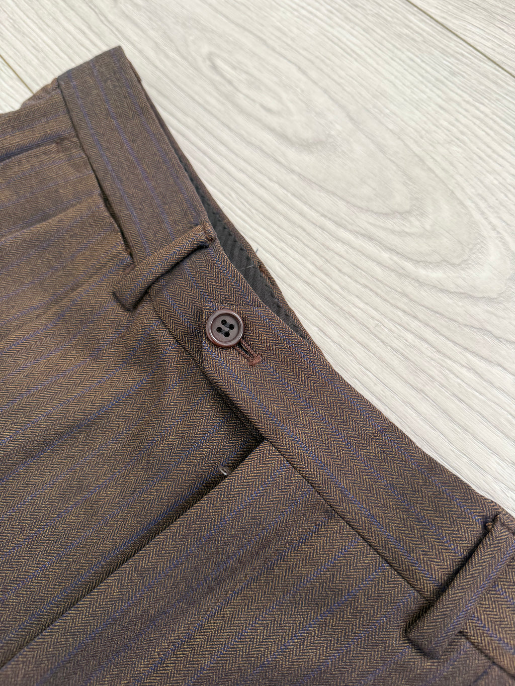 Valentino 1980s Peaked Lapel Double Breasted Pleated Brown Wool Suit - Size L Jacket / 34" Waist