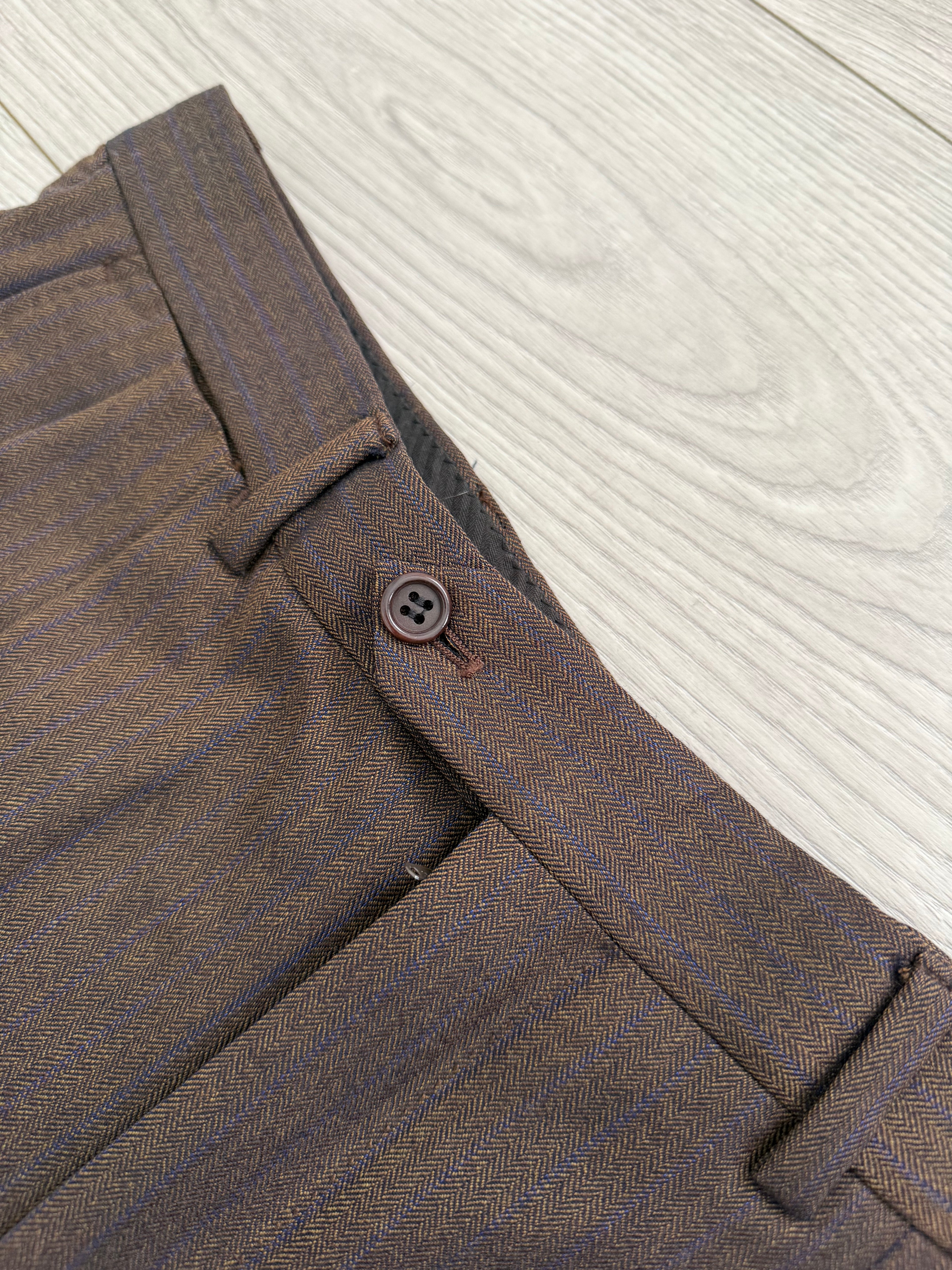 Valentino 1980s Peaked Lapel Double Breasted Pleated Brown Wool Suit - Size L Jacket / 34" Waist