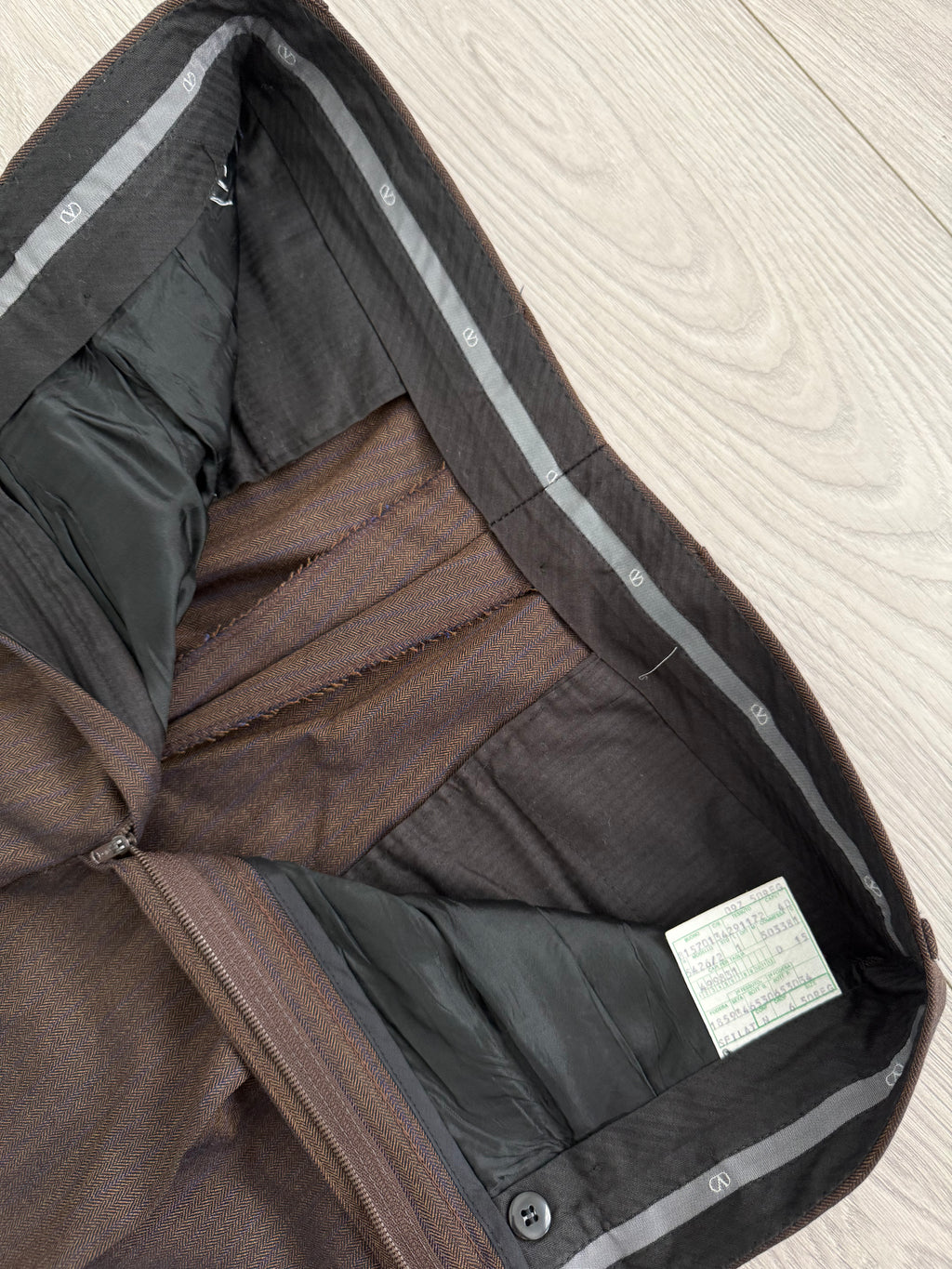 Valentino 1980s Peaked Lapel Double Breasted Pleated Brown Wool Suit - Size L Jacket / 34" Waist