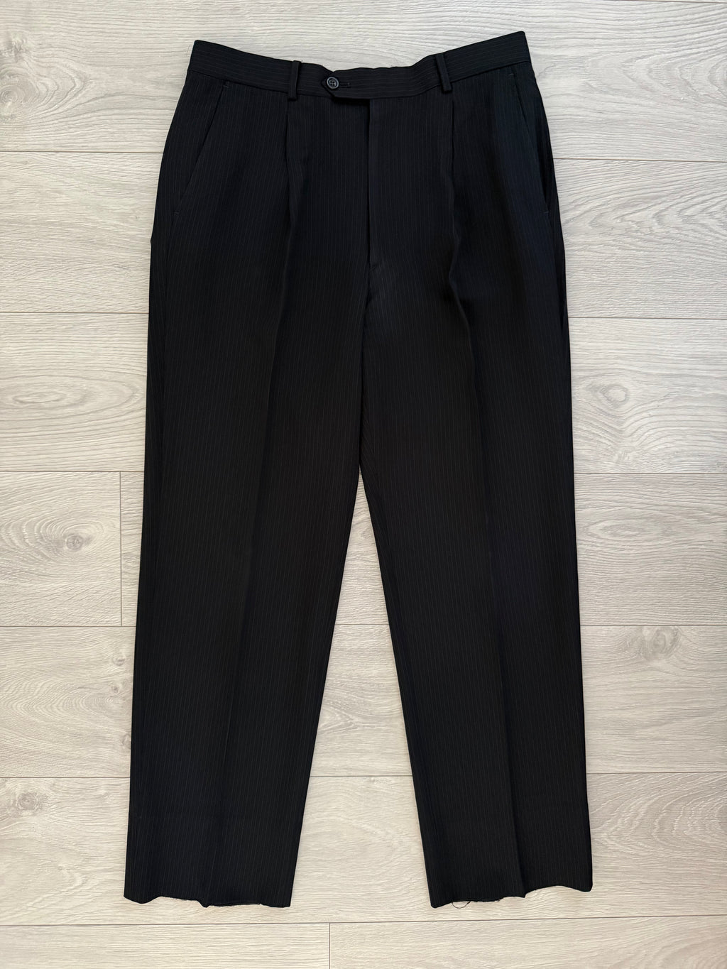 Armani 1990s 3B Lightweight Pinstripe Pleated Draped Wool Suit Dark Navy - Size M Jacket / 32" Waist