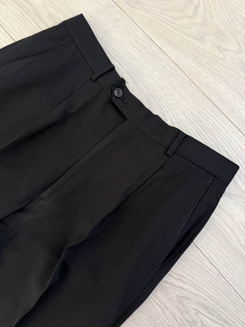 Armani 1990s 3B Lightweight Pinstripe Pleated Draped Wool Suit Dark Navy - Size M Jacket / 32" Waist