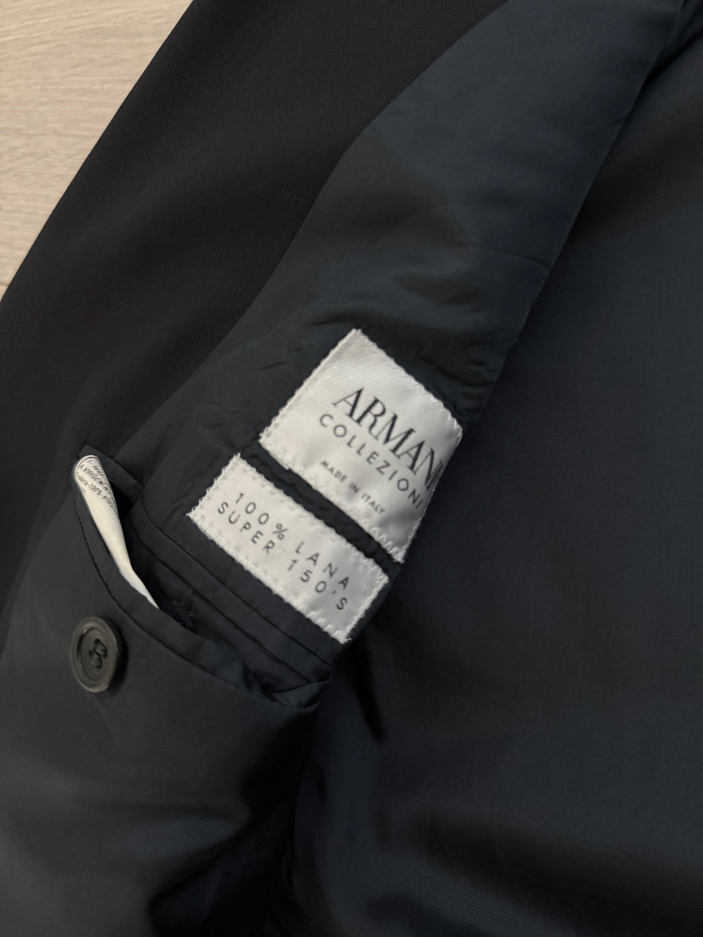 Armani 1990s 3B Super 150s Navy Pleated Wool Suit - Size M Jacket / 32" Waist