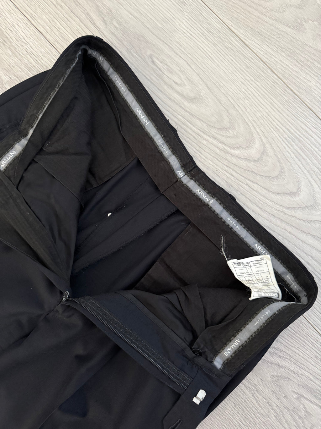Armani 1990s 3B Super 150s Navy Pleated Wool Suit - Size M Jacket / 32" Waist