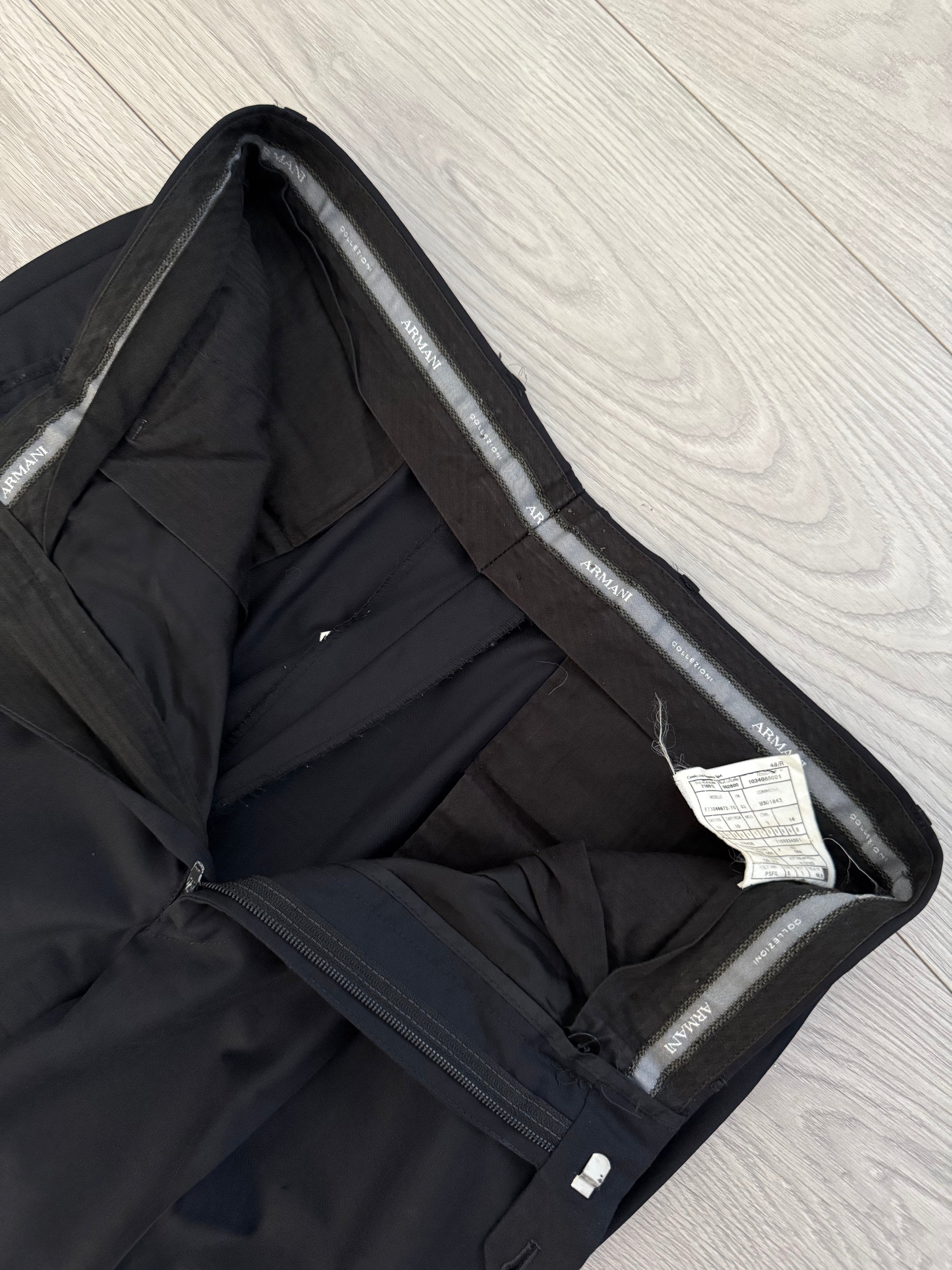 Armani 1990s 3B Super 150s Navy Pleated Wool Suit - Size M Jacket / 32" Waist