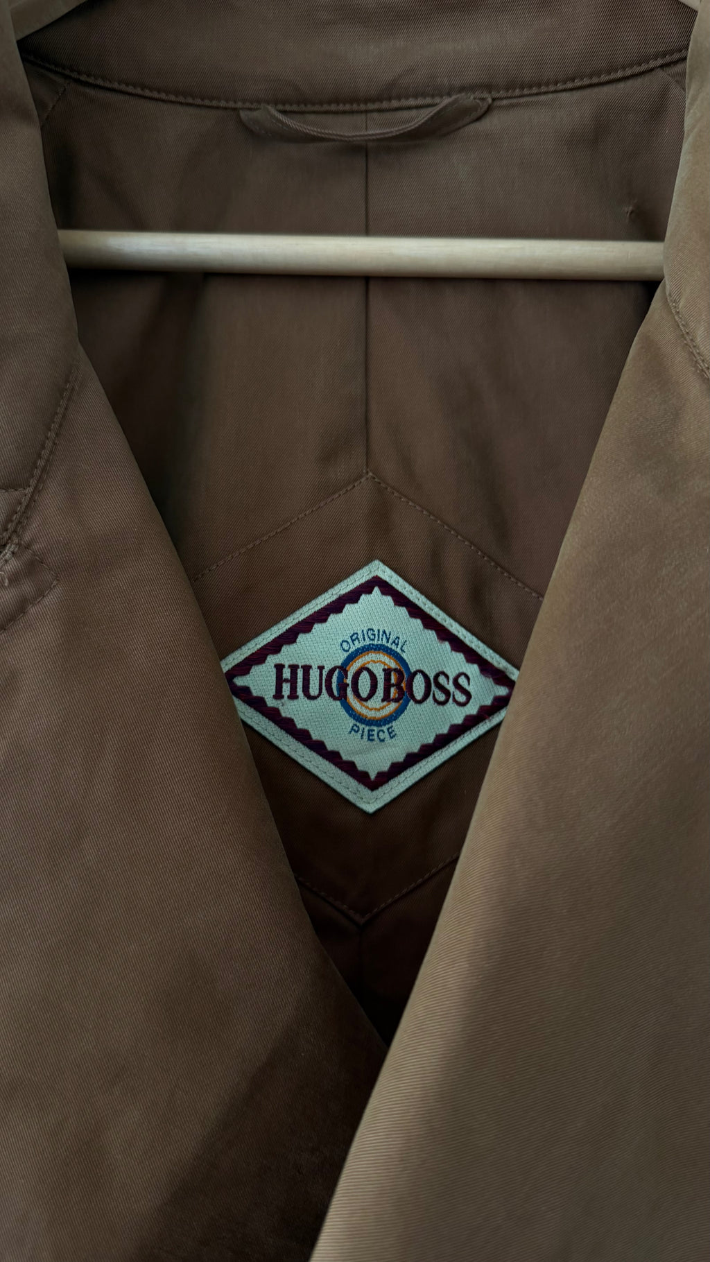Hugo Boss 1980s Terracotta Brown Cotton Belted Power Trench Coat - Size L