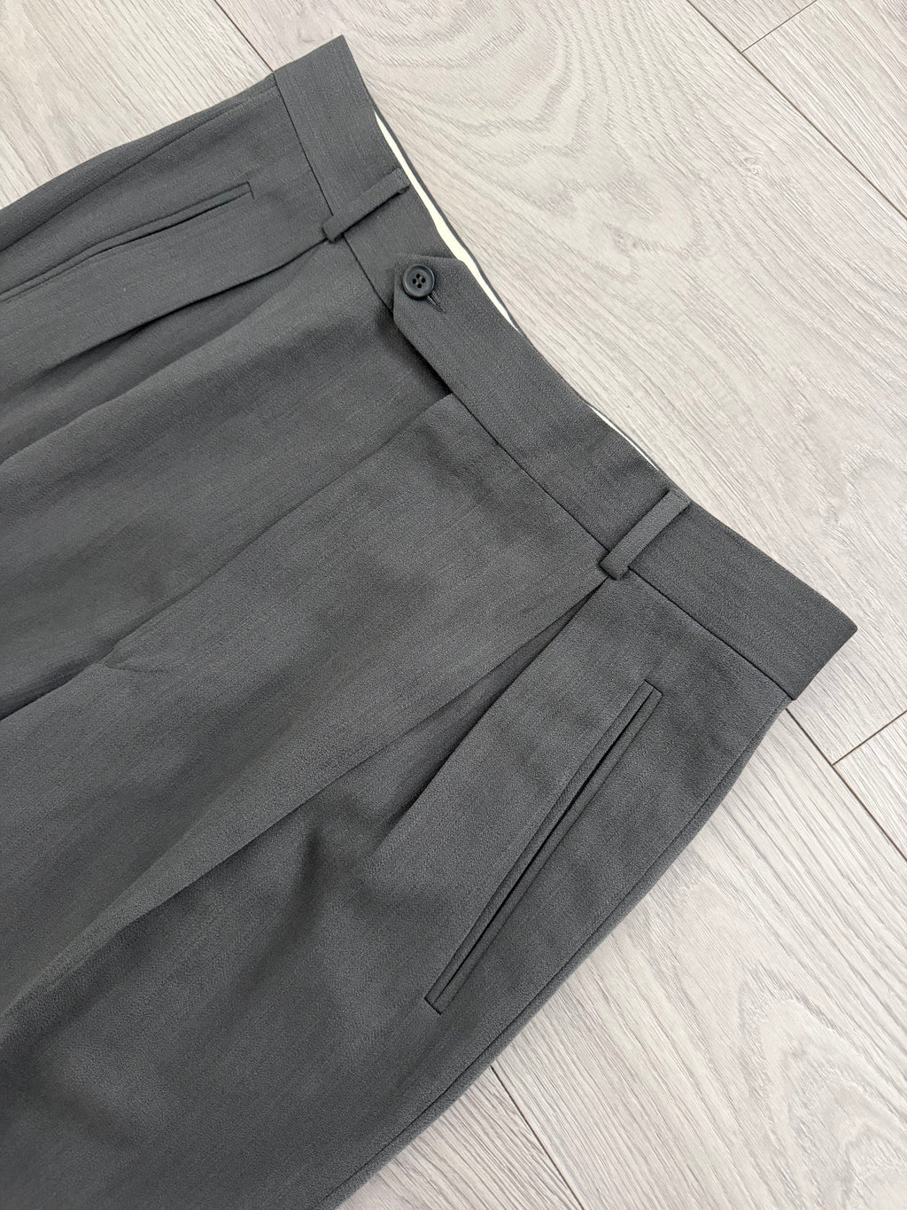 Giorgio Armani Mani 1980s Double Pleat Draped Textured Wool Nylon Pants Taupe Gray - Size 33" Waist