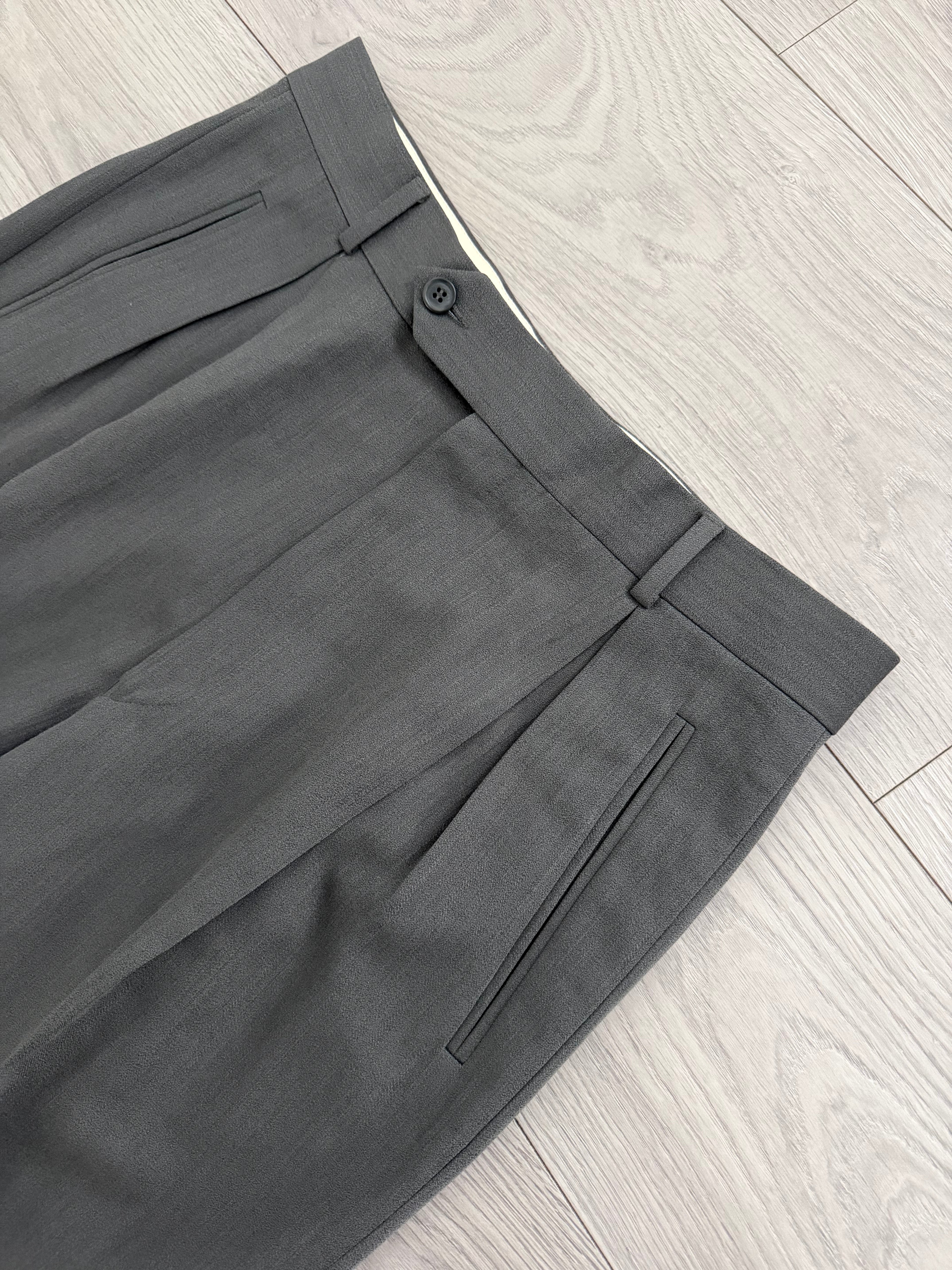 Giorgio Armani Mani 1980s Double Pleat Draped Textured Wool Nylon Pants Taupe Gray - Size 33" Waist