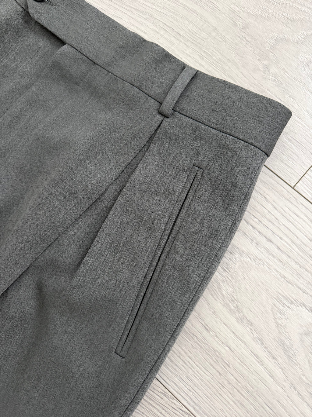 Giorgio Armani Mani 1980s Double Pleat Draped Textured Wool Nylon Pants Taupe Gray - Size 33" Waist