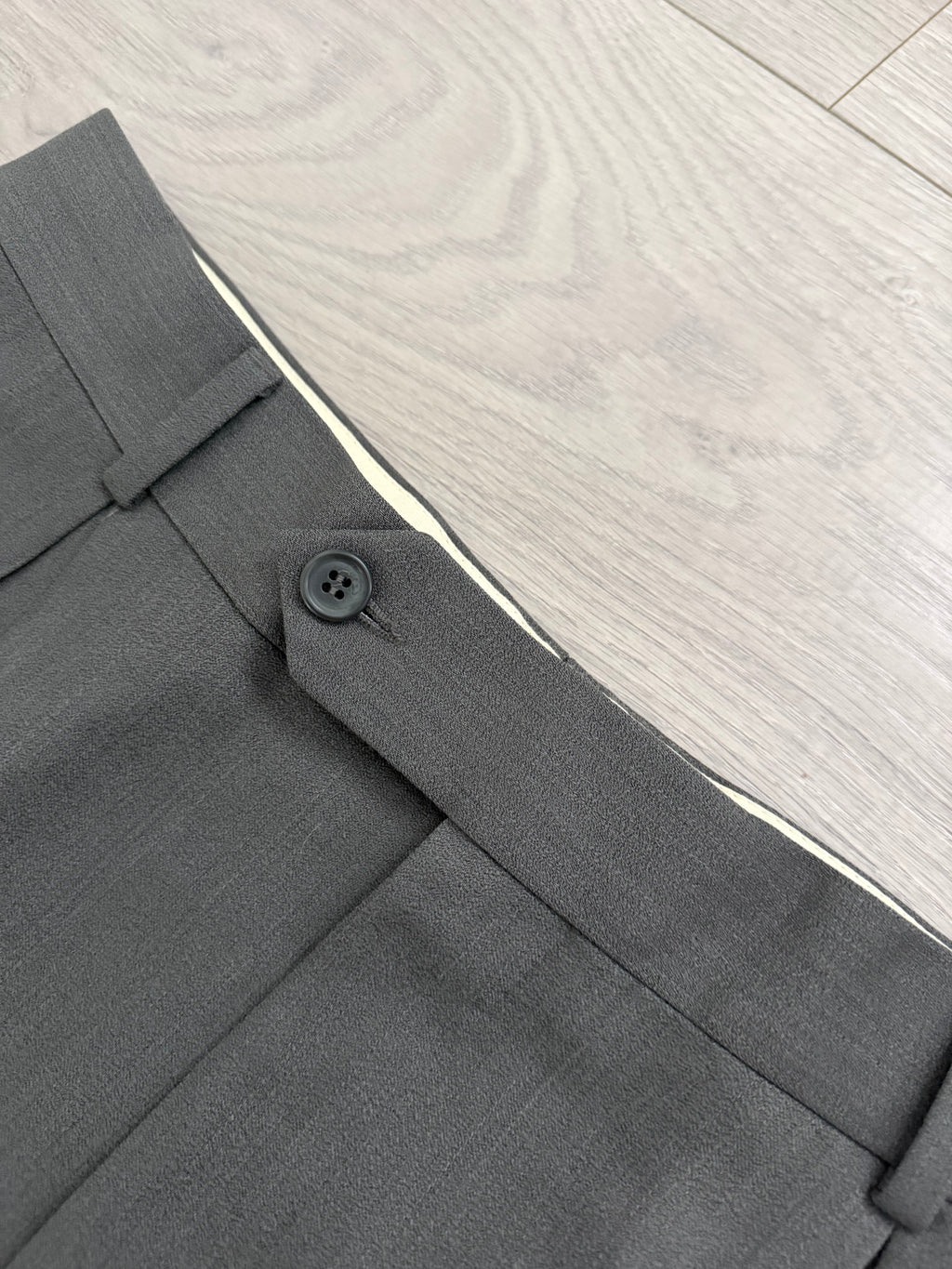 Giorgio Armani Mani 1980s Double Pleat Draped Textured Wool Nylon Pants Taupe Gray - Size 33" Waist