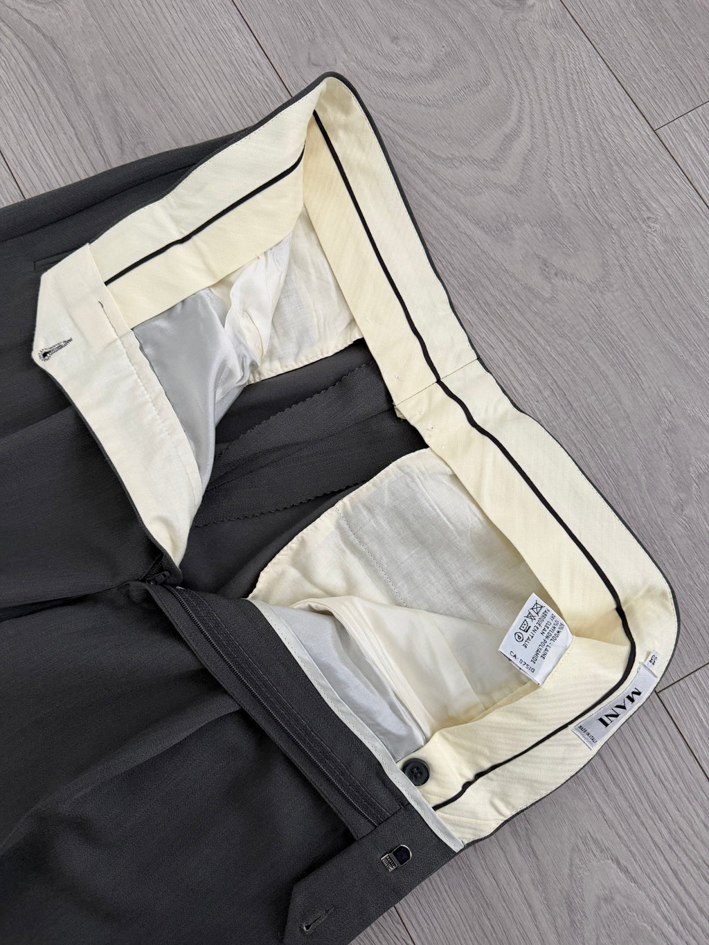 Giorgio Armani Mani 1980s Double Pleat Draped Textured Wool Nylon Pants Taupe Gray - Size 33" Waist