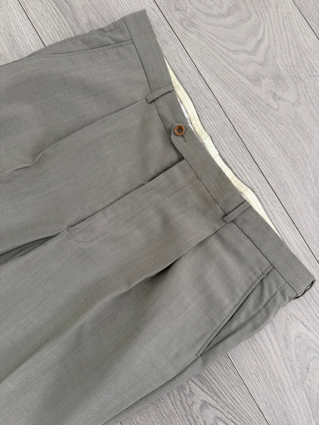 Armani 1990s Wool Silk Pleated Pants Gray - Size 40" Waist