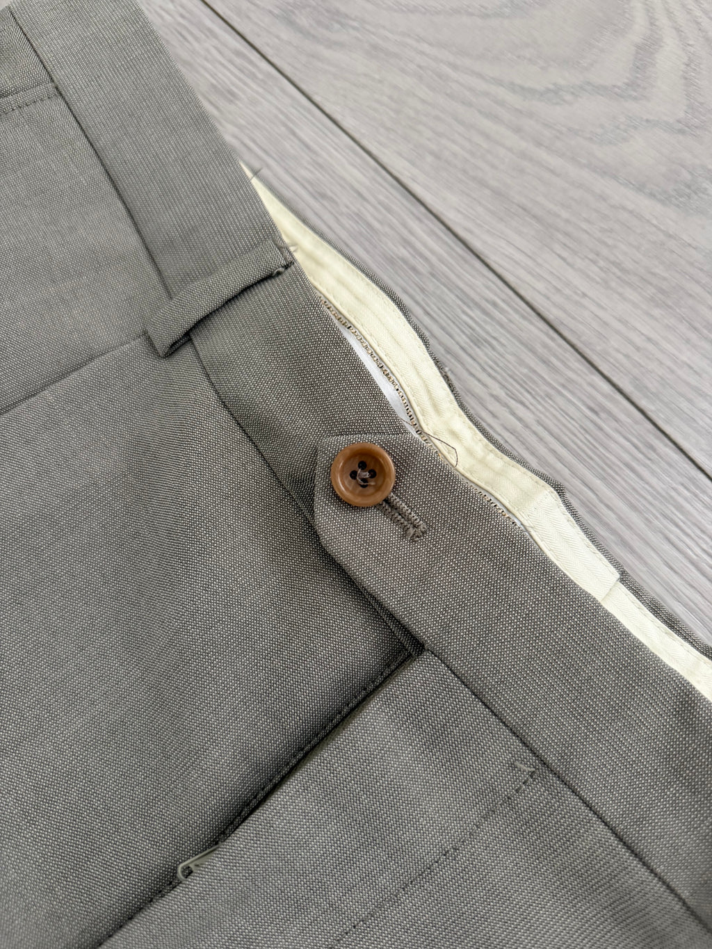Armani 1990s Wool Silk Pleated Pants Gray - Size 40" Waist