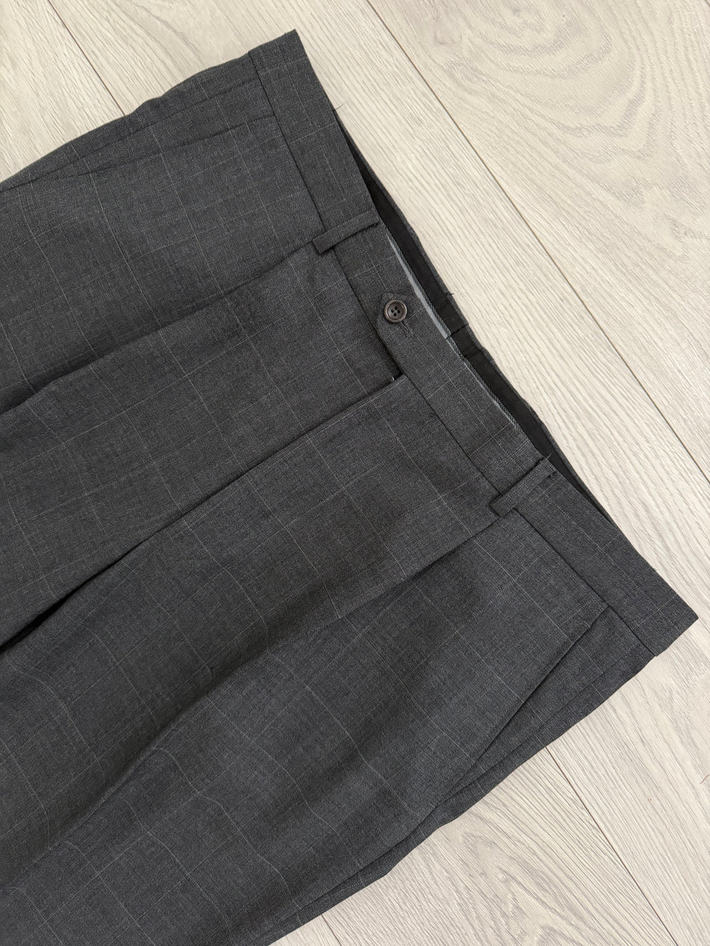 Armani 1990s Windowpane Check Pleated Wool Pants Gray - Size 38" Waist