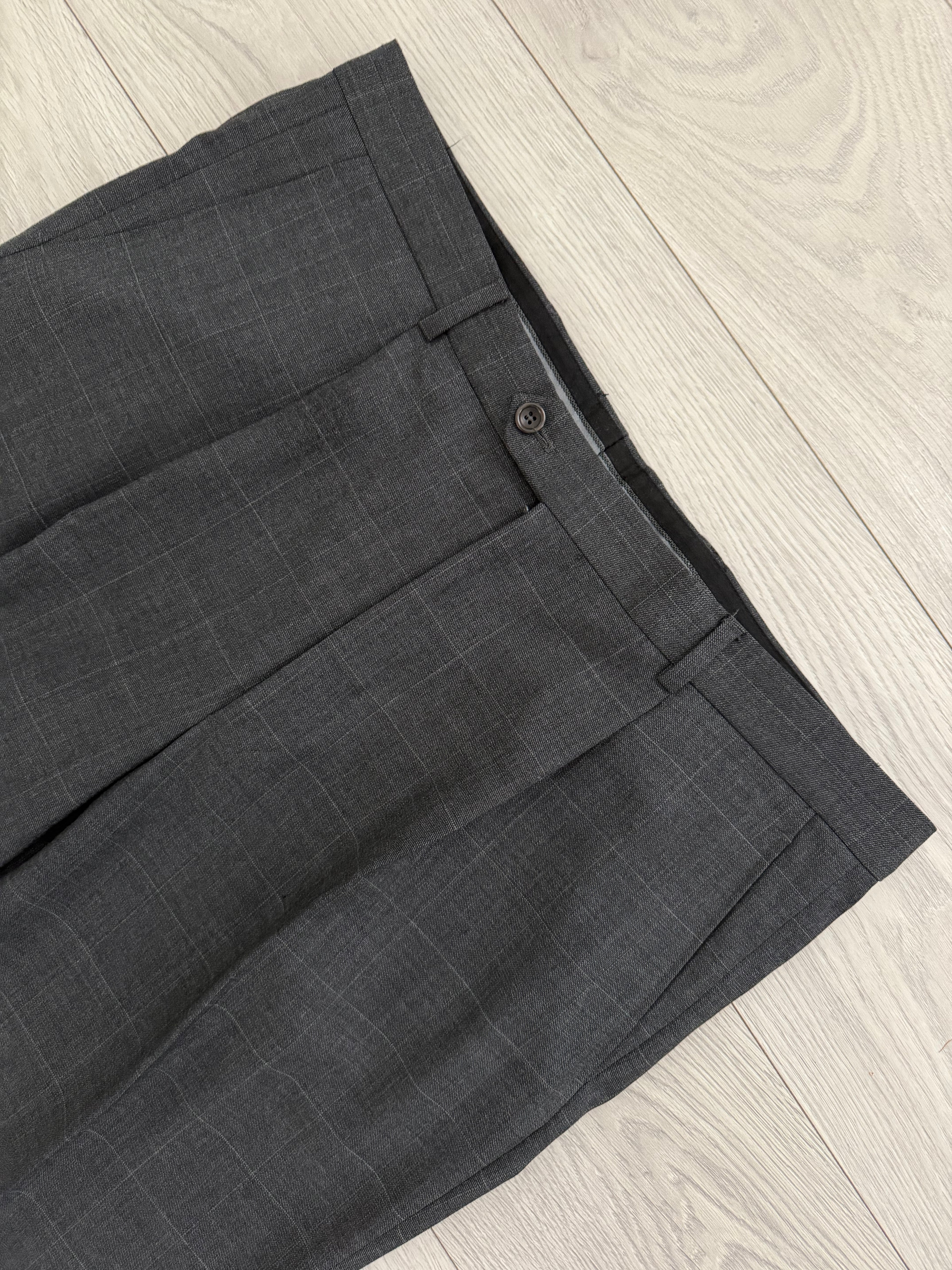 Armani 1990s Windowpane Check Pleated Wool Pants Gray - Size 38" Waist