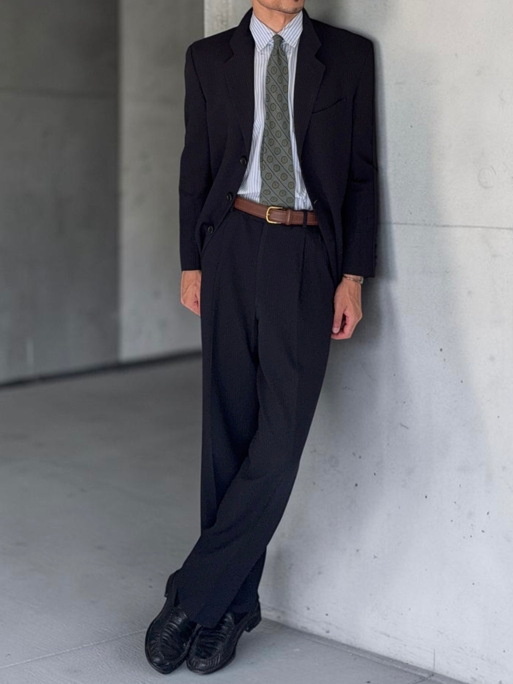 Armani 1990s 3B Lightweight Pinstripe Pleated Draped Wool Suit Dark Navy - Size M Jacket / 32" Waist