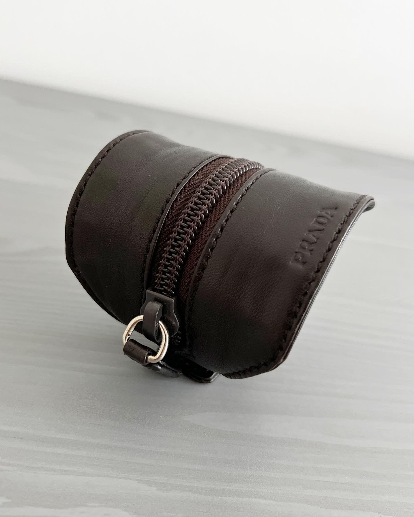 Prada Early 2000s Leather Wrist-Bag – NDWC0 Shop
