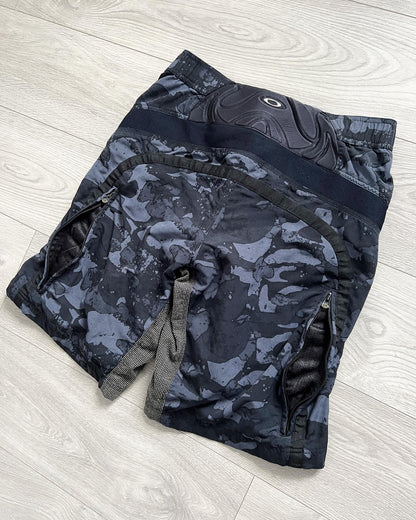 Oakley 2000s Technical Vent Zipper Midnight Camo Shorts - Size 30 to 32