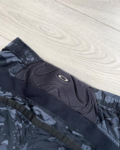 Oakley 2000s Technical Vent Zipper Midnight Camo Shorts - Size 30 to 32