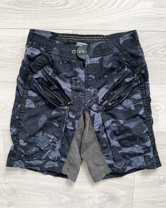 Oakley 2000s Technical Vent Zipper Midnight Camo Shorts - Size 30 to 32