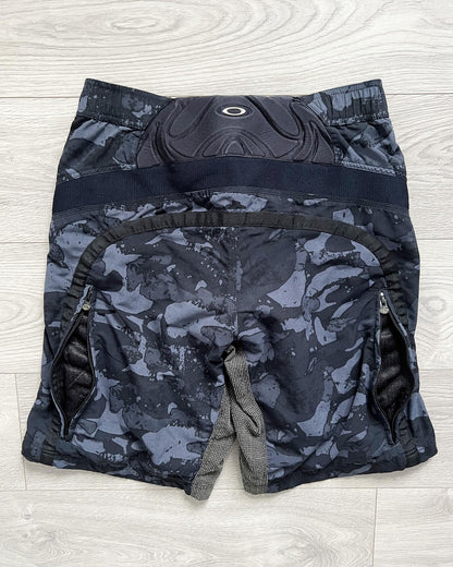 Oakley 2000s Technical Vent Zipper Midnight Camo Shorts - Size 30 to 32