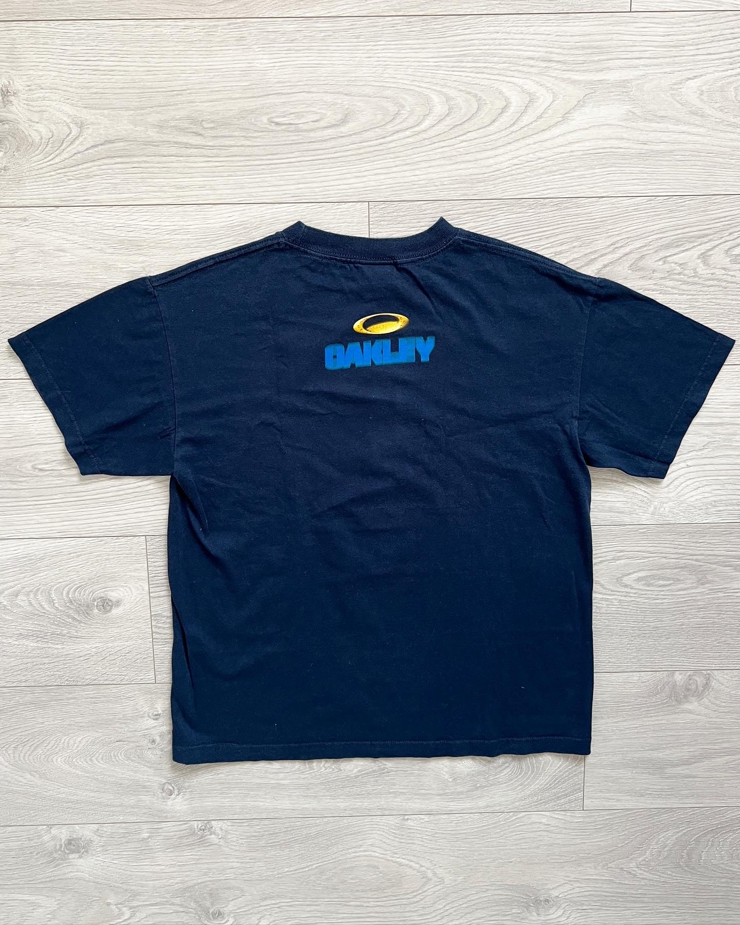 Oakley Early 2000s Surf Wave Logo T-Shirt - Size M – NDWC0 Shop