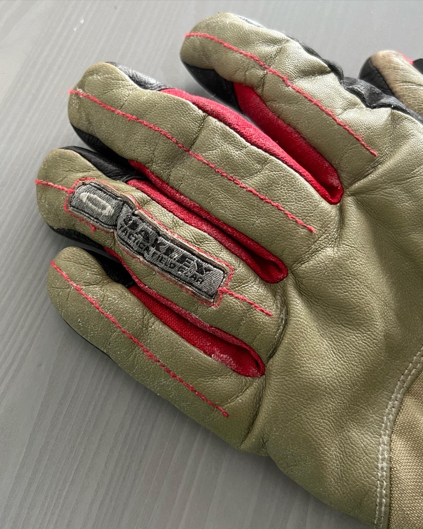 Oakley Tactical Field Gear Insulated Cargo Gloves